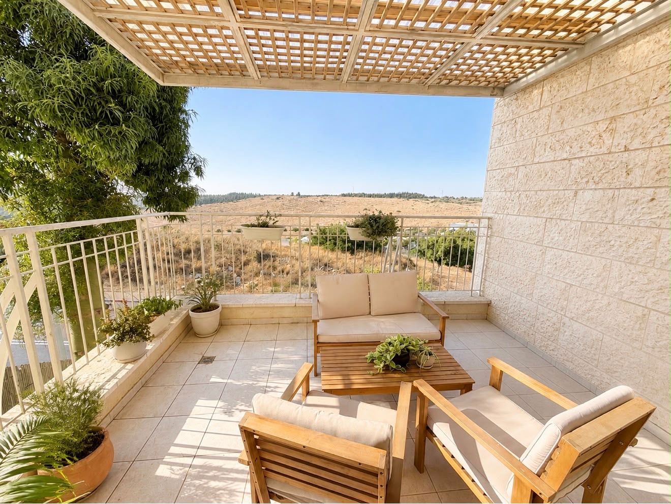 מרפסת 10 מ"ר עם נוף פתוח, דירת 3 חדרים למכירה בשכונת הנביאים, מודיעין מרפסת 10 מ"ר עם נוף פתוח, דירת 3 חדרים למכירה בשכונת הנביאים, מודיעין